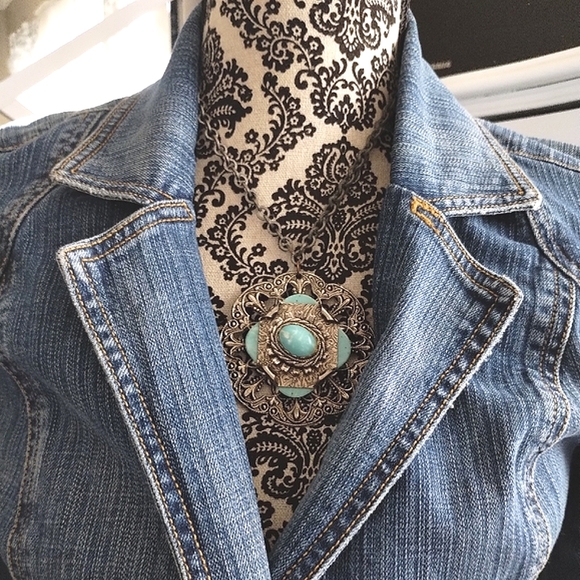 Turquoise Style Medallion Like Statement Necklace - Picture 9 of 14